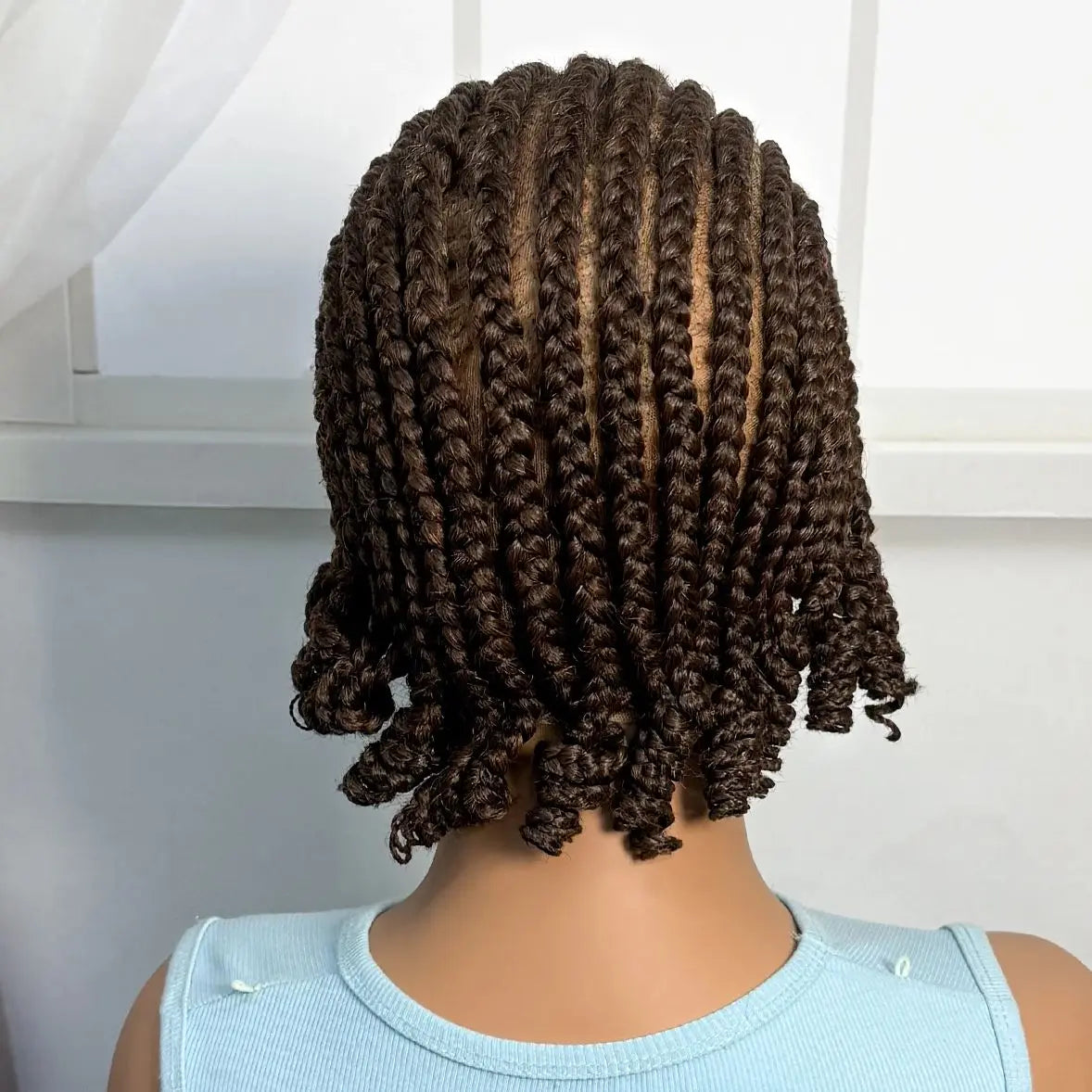 BraidedBob™ | Parrucca Sintetica Premium con Treccine Senza Nodi - Full Lace HD e Baby Hair